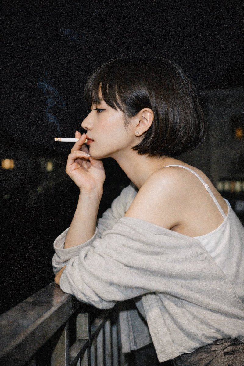 电影感夜间女性肖像摄影 AI image prompt example